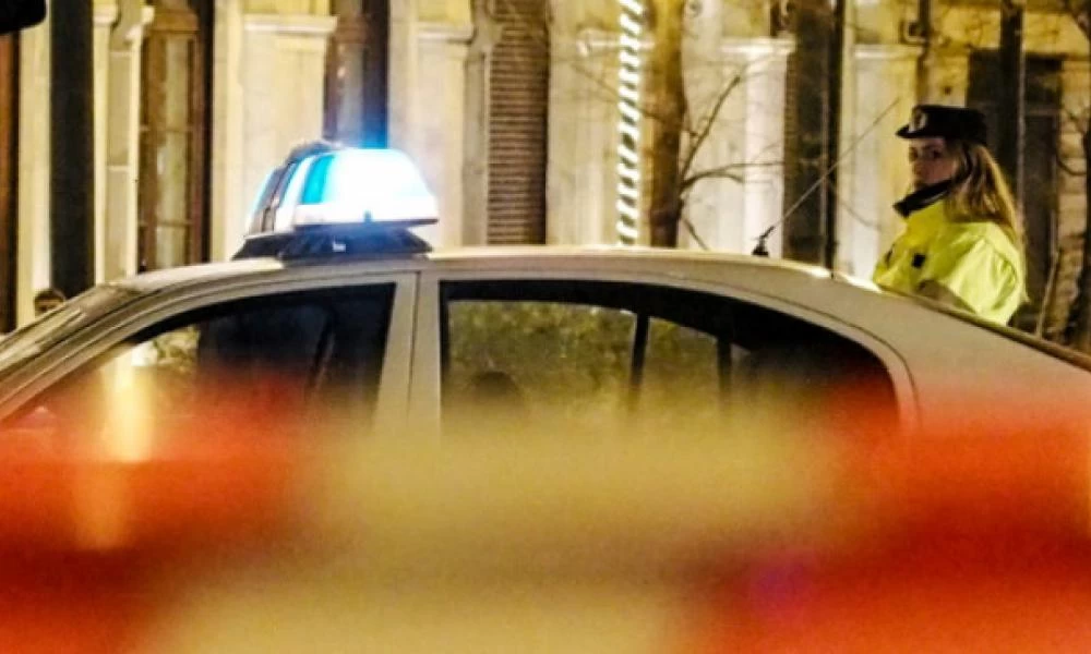 Συναγερμός στην ΕΛ.ΑΣ.: Έκλεψαν όπλο αστυνομικού μέσα από περιπολικό!